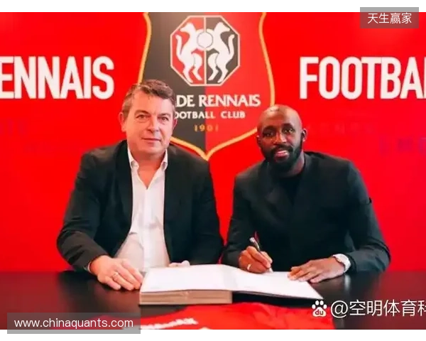 罗马诺:切尔西正与福法纳就本赛季冬窗的永久转会进行协商 罗马诺:切尔西正与福法纳就本赛季冬窗的永久转会进行协商