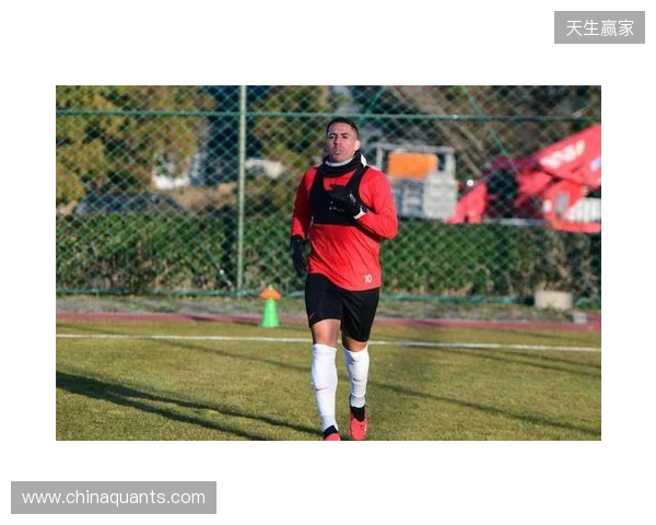 记者:韦世豪当蓉城队长并不意外 他和罗慕洛刘殿座携手带队前进 记者:韦世豪当蓉城队长并不意外 他和罗慕洛刘殿座携手带队前进