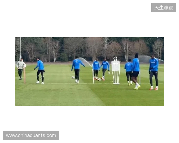 跟队:埃斯特旺参加了切尔西的公开训练,里斯、约恩森缺席 跟队:埃斯特旺参加了切尔西的公开训练,里斯、约恩森缺席